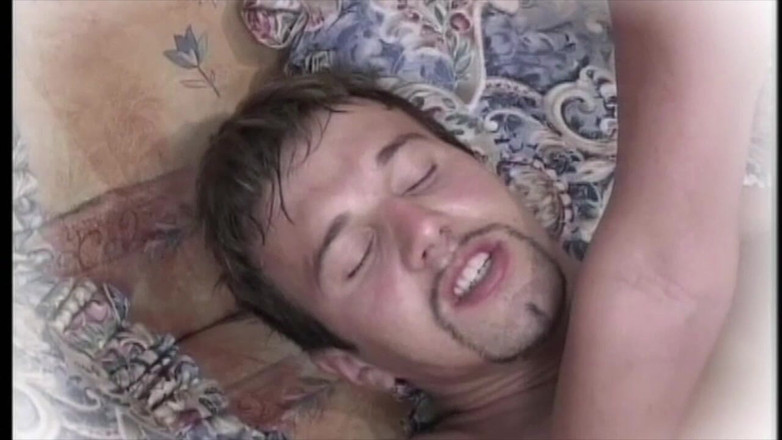 Inhonorof porn: Секс Втроем В Сарае С Белым И Черным Петухом