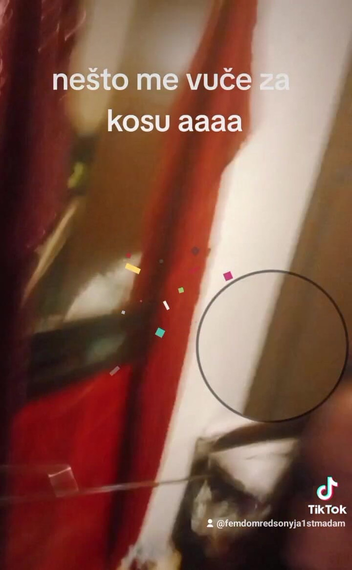 Dominatrix Redsonyja: Moje vagína mi nesvědčí, moje vagina je děvka. Im Dominatrix...