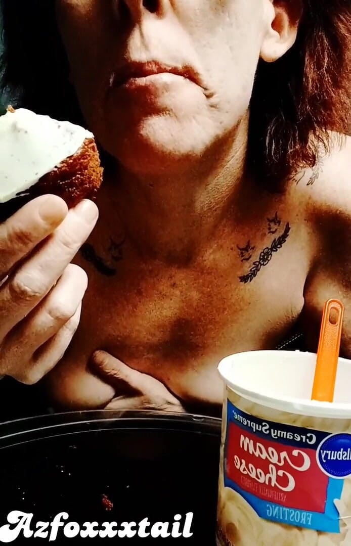 AzFoxxxTailPhelicia: Foodplay-cupcake-voll