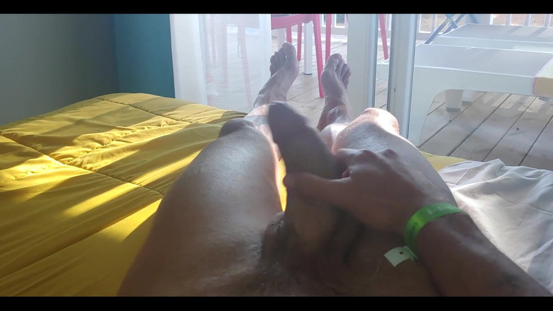 Boy jerking off: Chlapec si honí 