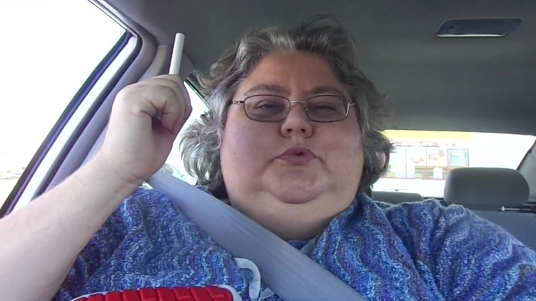 BBW nurse Vicki adventures with friends: Krankenschwester Vicki SSBBW Raucht Im Auto