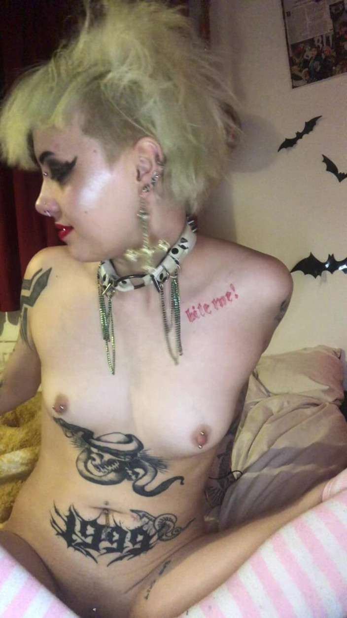 Glitterqueen1999: Anal jebanie i cumming gotyckie tatuaże kolczyki