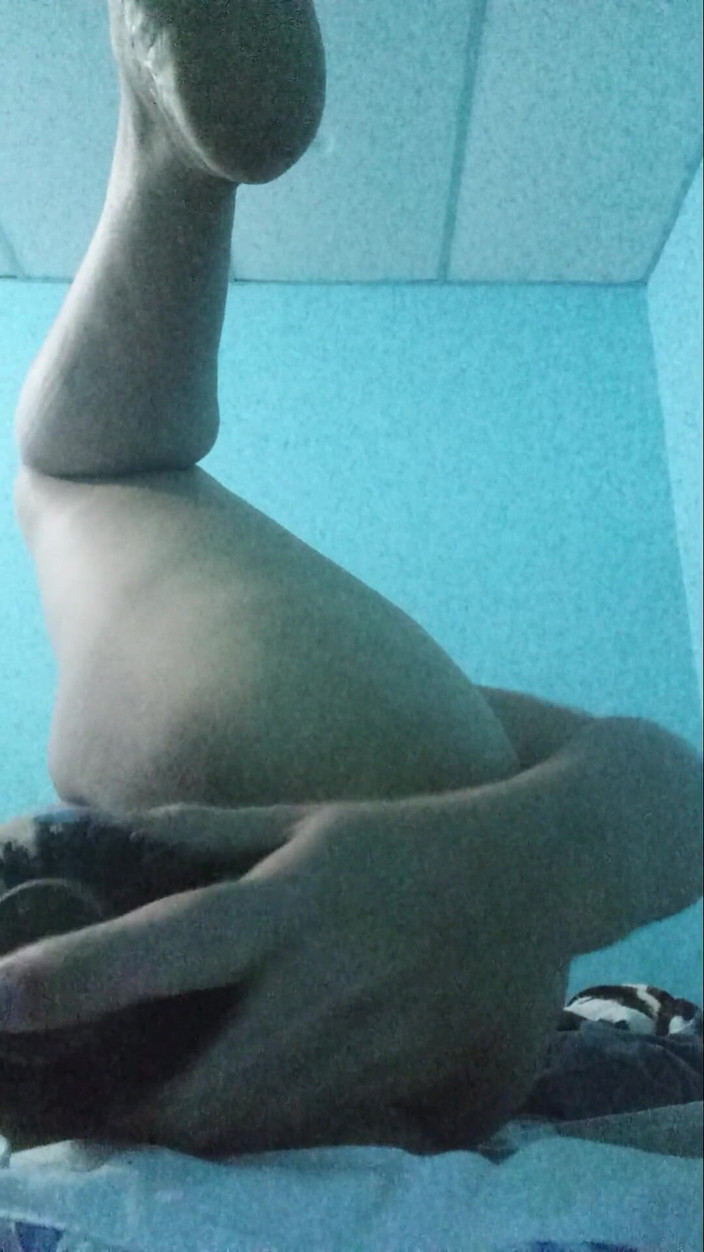 Lobicam: Vengo in Gushes, mi masturbo con una spazzola per capelli