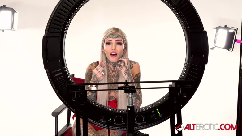 Alt Erotic: Behind the scenes interview with tattooed Australian bombshell Amber Luke