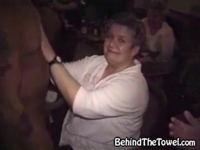 Behind The Towel: Alla dessa underbara damer gillar att röra vid människans kropp