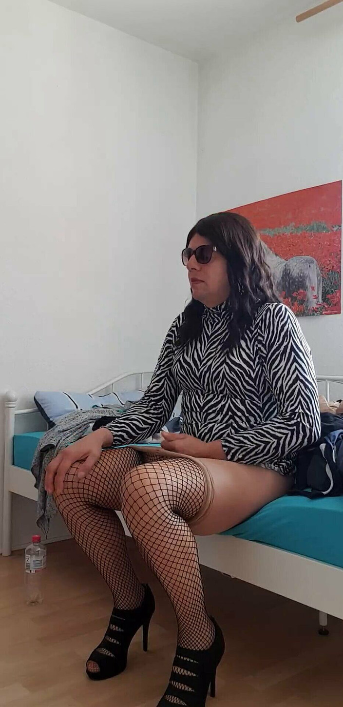 PetraNylon: Masturbarsi fino a quando non viene il dottore