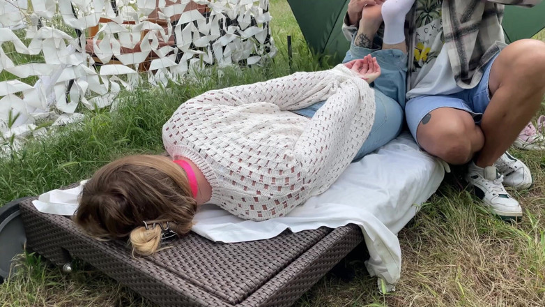 HotPrincessUA: Blondie gefangen genommen: mund geknebelt und gekitzelt