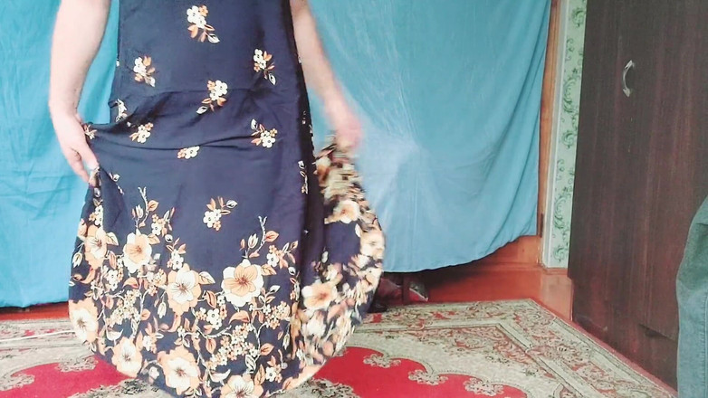 Kitty_Cross: 穿着熟女礼服的热辣金发同性恋 youtuber Crossdresserkitty