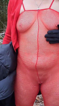 Roter Ganzkörperanzug