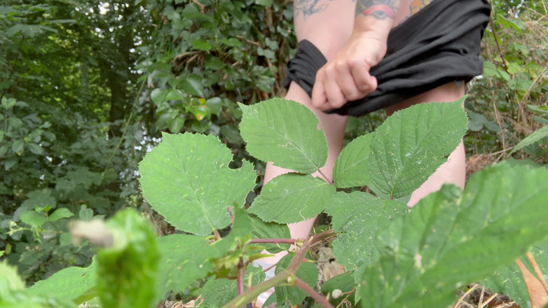 EeveeXo: Almost Spotted Pissing Outdoors