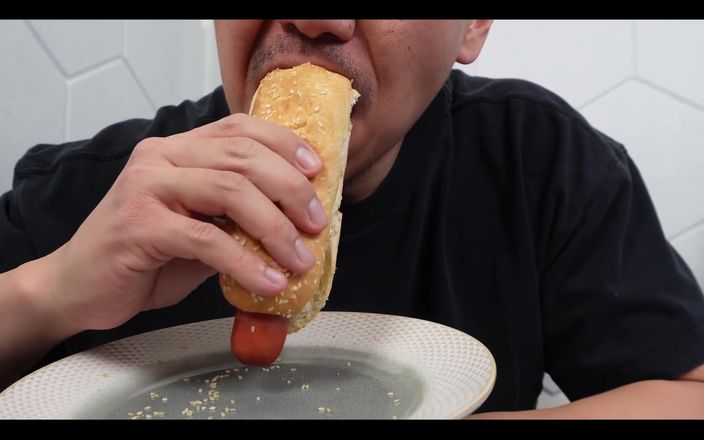 Under Xiao Qiang: Un delizioso hotdog con la mia salsa di sperma