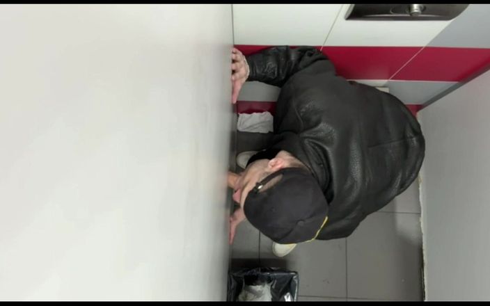 KinkySirius: Scally Chav Boy w skórzanej kurtce wypróbuj Glory Hole po...