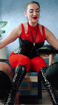 Concours d’adoration des bottes de chasteté