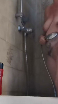 อาบน้ําด้วยน้ําอุ่น, Lather และฉี่ผิวอวบและตด