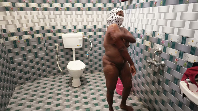 Tamilmalkova2: Ett hål för att se sis i lagar hål