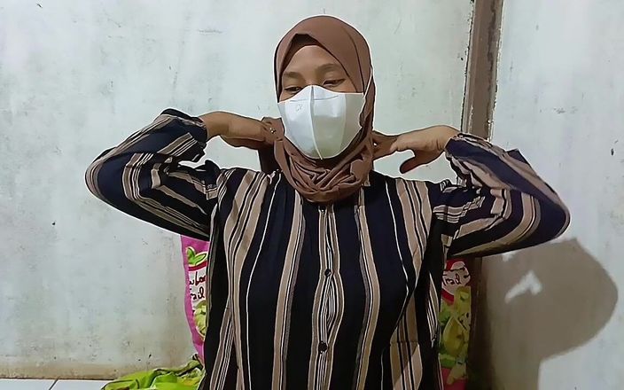 Rania: Masturbazione di guru hijab