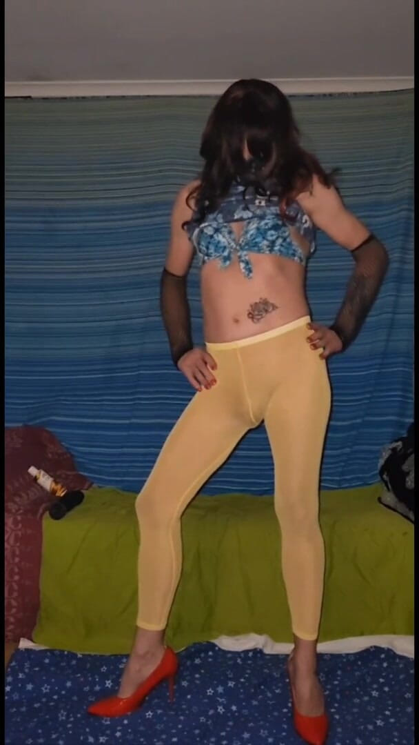 Lizzaali: Another clip i did in my yellow tights
