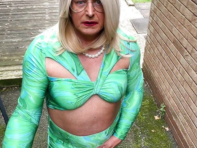 Amateur crossdresser Kellycd2022 sexy milf peeing in her little white panties and masturbating outdoors in white pantyhose (Kellycd)