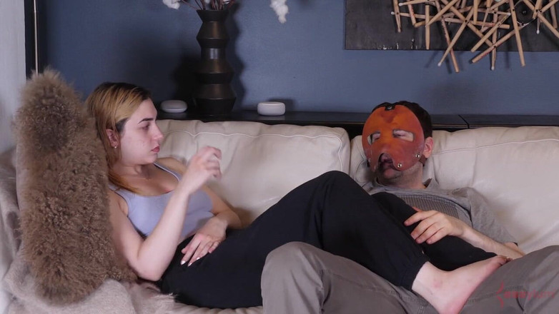 Assylum & Slavemouth: Тинка с большой шикарной задницей получает грубый анал, писает и поедает огромное количество спермы из ее задницы