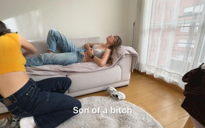 scarlettandc: Dua lesbian lagi asik gulat kaki jenjang pegulat