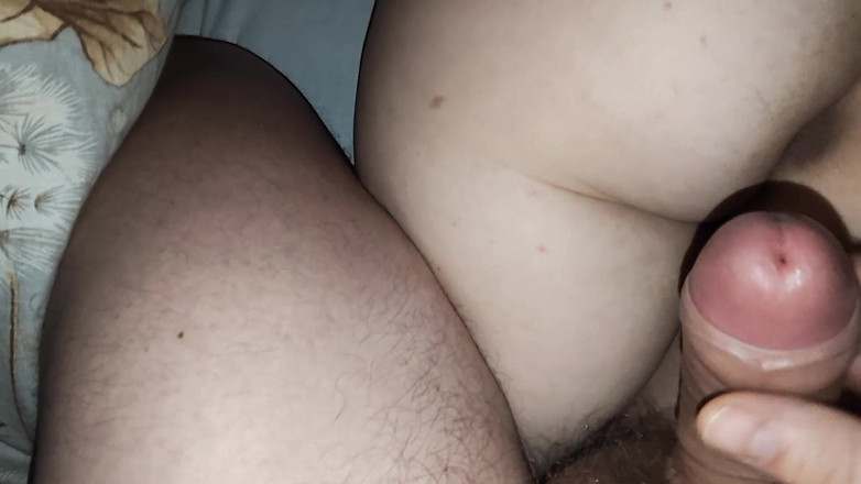 Sekretny666: 射在她的阴户里，并用手射在她身上