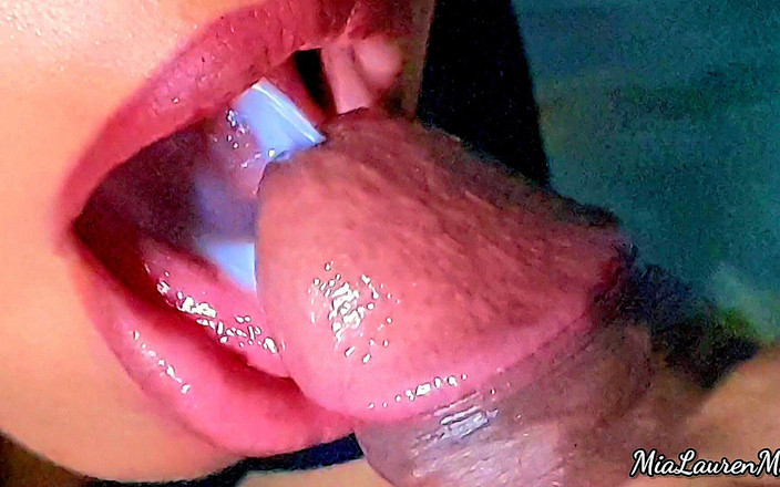 Mia Lauren Malkova: 我在Tinder上遇到了她，没有浪费时间，我把我的鸡巴放在婊子的嘴里。 射在嘴里