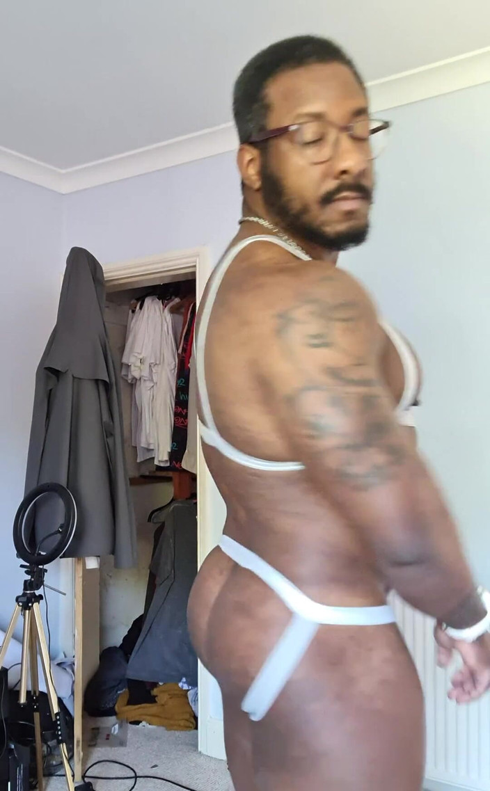 Amadeus: Este traje para mucha polla