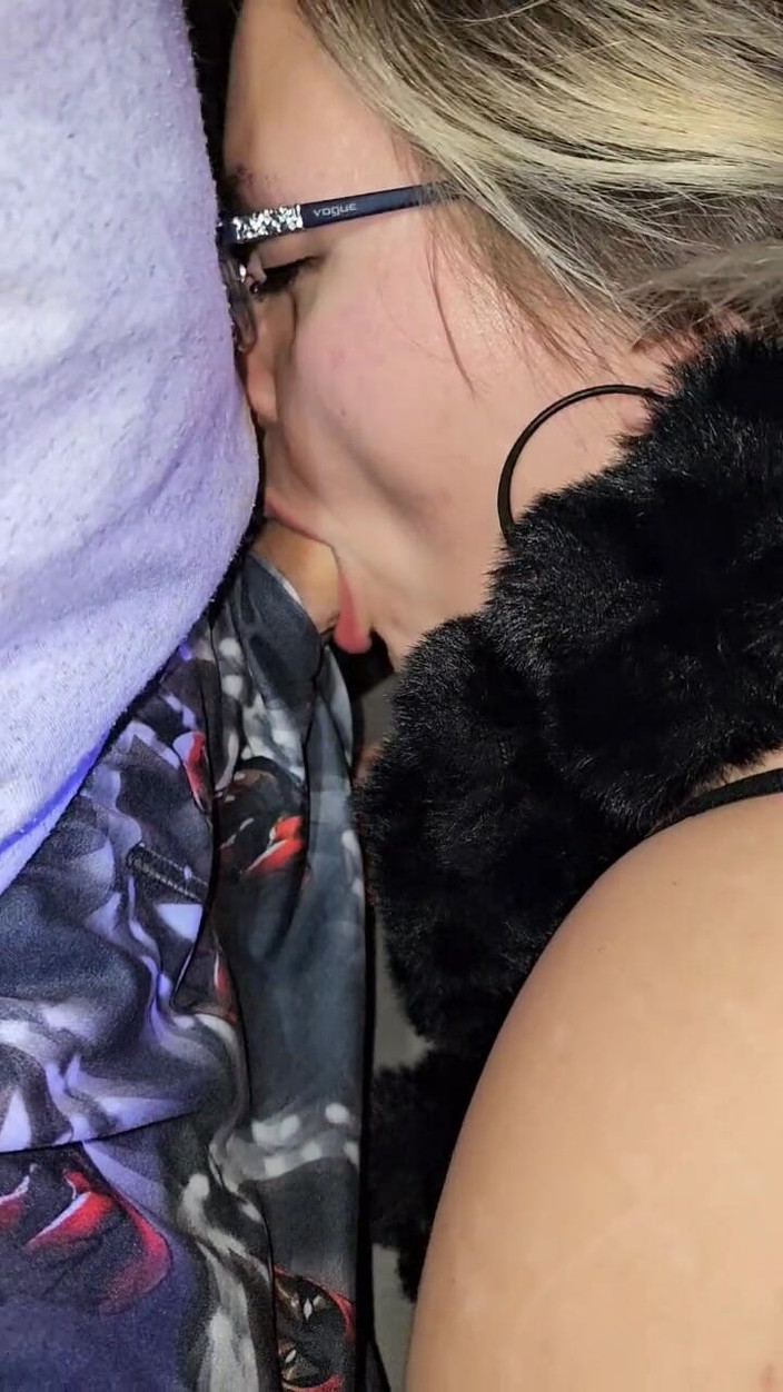 Funhousewife69: 口交进入 facefuck，然后他在我的嘴里射精