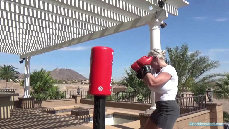 Goddess Anat Official: Smoking outdoor with the boxing muscled lady