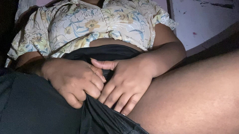 Angoori: Gorakhpuriya Bhauji ha mostrato alla sua amica di mettere il...