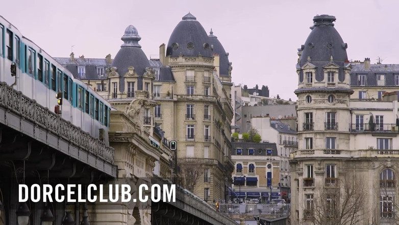 Dorcel Club: BDSM 난교와 화려한 클레어 카스텔
