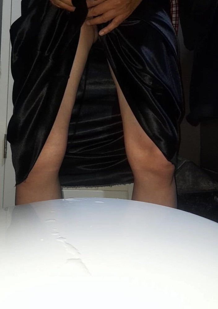 Naomisinka: サテンシルクシンガーガウンを着てオナニー