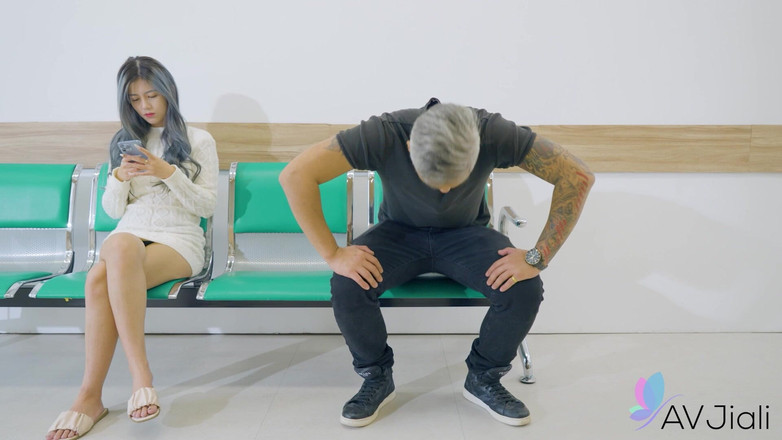 AV Jiali: अदृश्य आदमी हॉट बड़े स्तनों वाली नर्स बाई Xi-yu को चोदता है