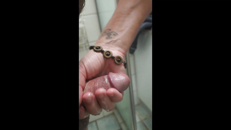 Bellaboo: Moglie carina BBW fa una sega in doccia