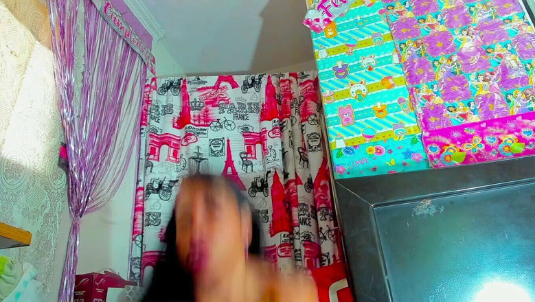 Barbychocolat: Cavalgar brinquedo e esguicho em seu corpo