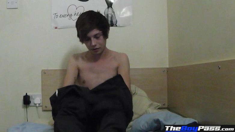 The Boy Pass: English Boy Wank His Cock on Cam