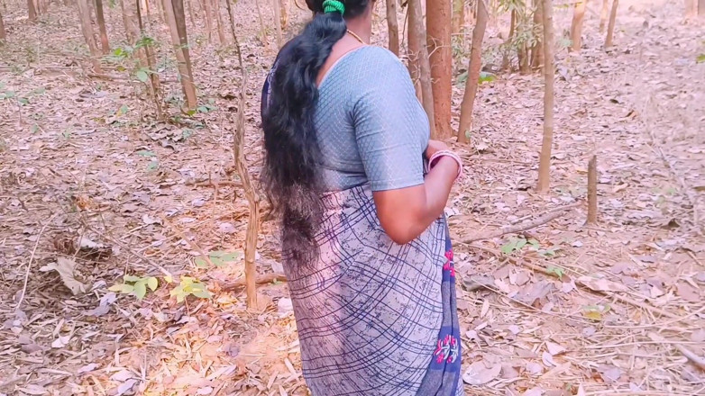Telugu honey lips: Indian Outdoor Sex. Desi Bhabi Secret Fucking Hubby in Forest....