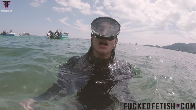 Fucked fetish: Mar do Caribe recebe deusa, máscara de respiração, vidro de...