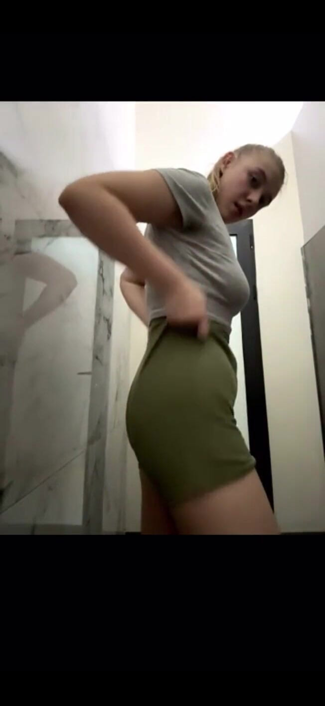 JuiceLussie: Ejaculare extremă în sala de sport