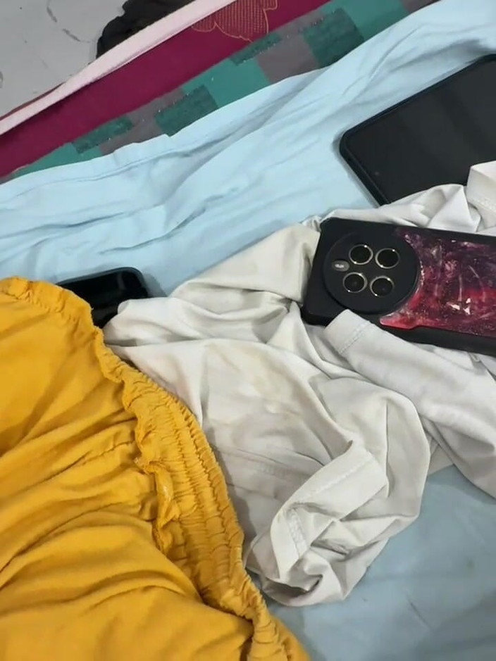 Apki Bhabhi: 从前面吮吸阴户，然后操我的屁股