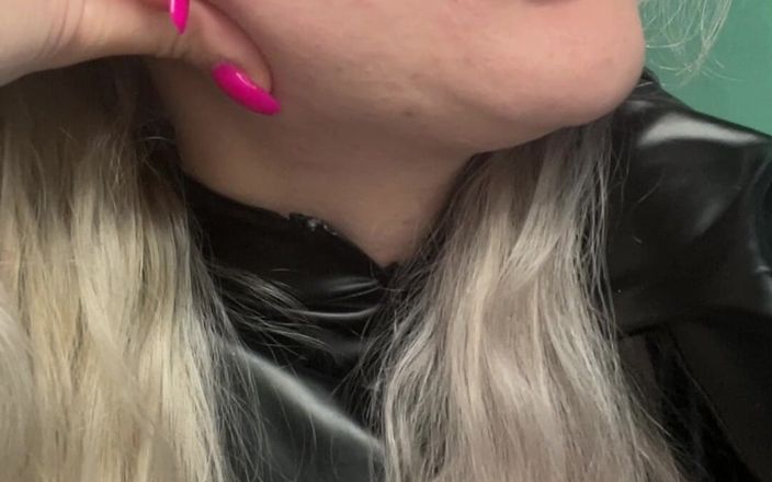 FinDom Goaldigger: Ukaž mi svůj jazyk!