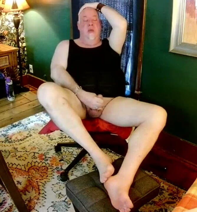beardaddychub: Bearstepdaddychub se masturba y habla un ventilador caliente