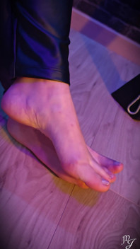 Foot Worship - Maitresse Julia