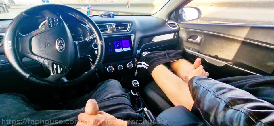 ArchiRusik: Seorang lelaki di lebuh raya masuk ke dalam kereta saya,...