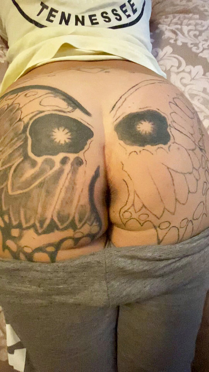 MzKiTTy91: Pawg milf揺れ彼女のお尻