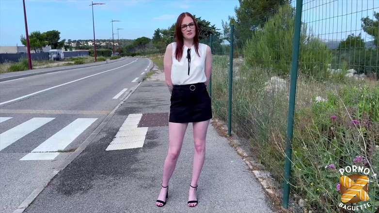 Porno Baguette: Lavyana, niegrzeczna ruda, jest spragniona seksu