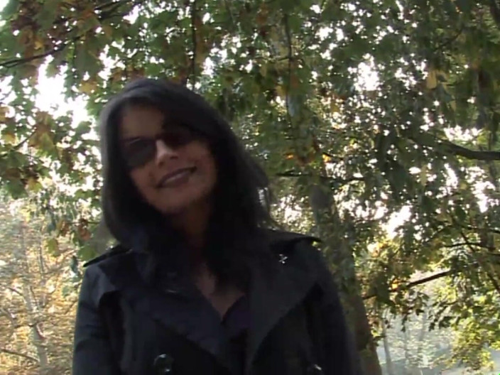 Xtime Network: Sexy coño la masturbación en el bosque