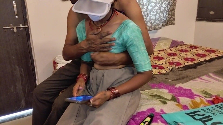 Rupali: El marido dejó a la esposa con aceite