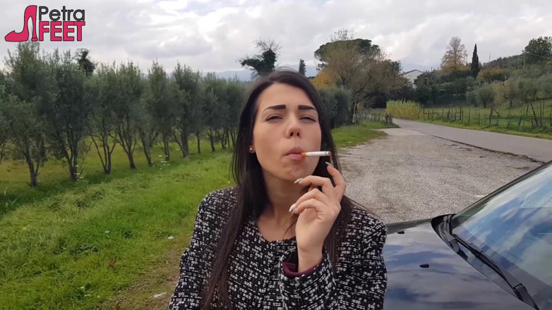 Smokin Fetish: Outdoors smoking cigar from sexy brunette