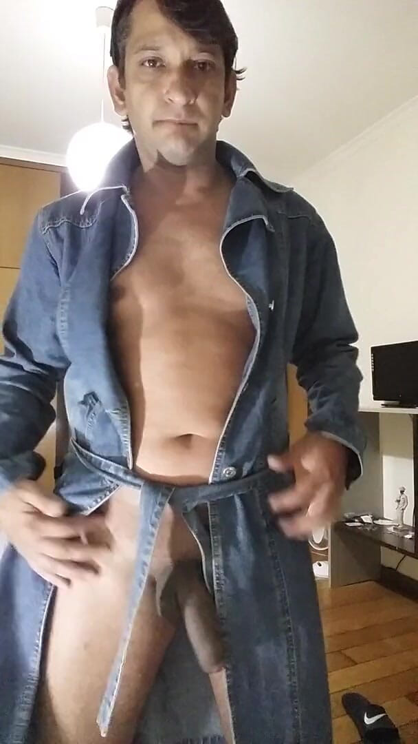 Boy top Amador: Sono arrivato dalla discoteca molto eccitato e ho portato un...